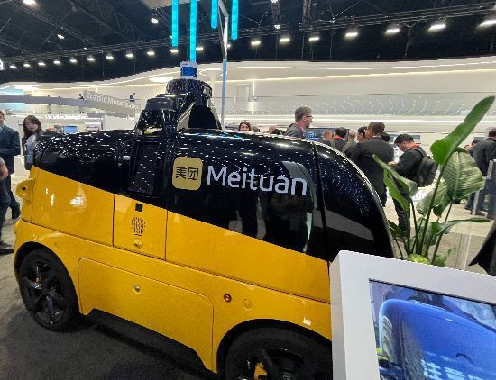 화웨이 부스에 전시된 중국의 음식배달 플랫폼 '메이투안'의 무인 배송 자동차. [사진=김보경 기자]