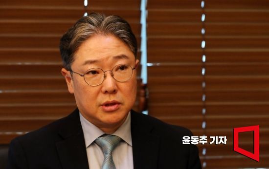 이 대표는 국민의힘 지지율이 민주당을 앞선 것은 지난 1년 간 최근 2주가 유일하다며 정권심판론이 여전히 강세를 보인다고 분석했다. 사진=윤동주 기자 doso7@