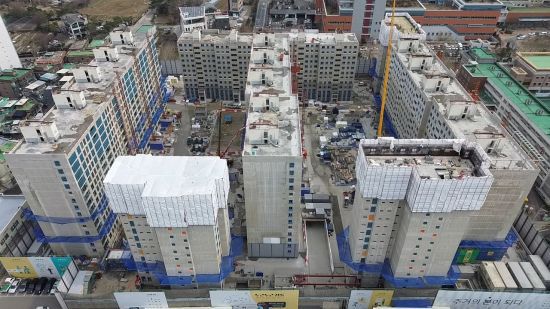 서울 강동구 둔촌동 '더샵 둔촌포레' 건설현장. 사진제공=서울시 리모델링주택조합 협의회