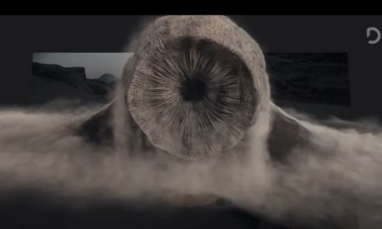 '듄'의 모래벌레를 만들려면 현실적인 모래 입자를 구현해야 한다. 사진은 모래벌레 CG 주변에 디지털 모래를 입히는 장면. [이미지출처=DNEG 유튜브 캡처]