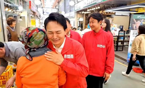 4·10 총선에 출마했던 원희룡 전 국민의힘 인천 계양을 후보와 이천수 후원회장 [사진출처=원희룡 페이스북]