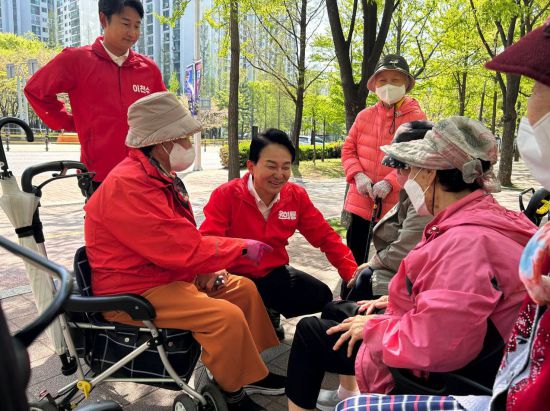 4·10 총선에 출마했던 원희룡 전 국민의힘 인천 계양을 후보와 이천수 후원회장 [사진출처=원희룡 페이스북]