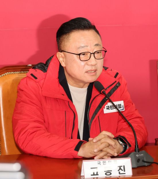 지난 1월 국회에서 열린 국민의힘 인재영입 환영식에서 고동진 전 삼성전자 사장이 인사말을 하고 있다. [이미지출처=연합뉴스]