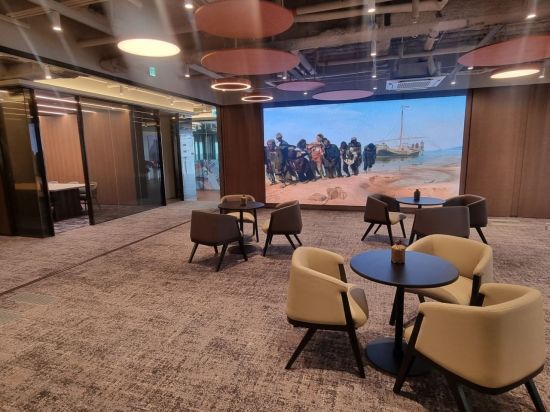 서울시 강남구 플레이스원 빌딩에 마련된 하나 시니어 라운지에는 상담 고객들을 위한 다섯개의 상담실이 있다. 사진=하나은행