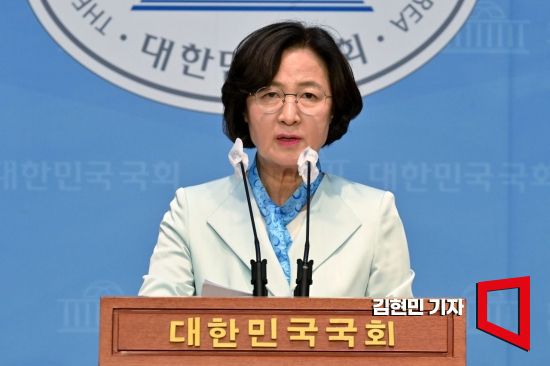 추미애 더불어민주당 당선인이 8일 국회 소통관에서 국회의장 출마 기자회견을 하고 있다. 사진=김현민 기자 kimhyun81@