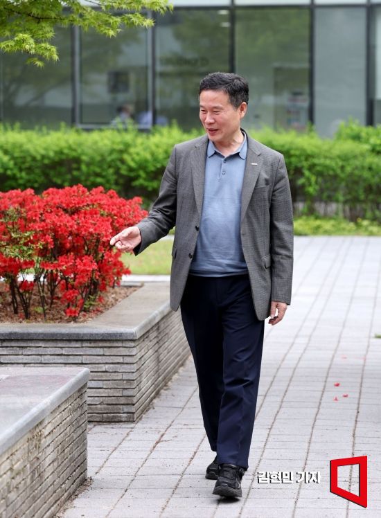 조현래 한국콘텐츠진흥원장이 23일 대전 한국콘텐츠진흥원 스튜디오큐브에서 아시아경제와 인터뷰하고 있다. 사진=김현민 기자 kimhyun81@