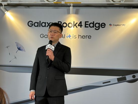 박지성 퀄컴 CDMA 테크놀로지 코리아 마케팅 부문 부사장이 30일 미디어 브리핑에서 '갤럭시 북4 엣지'에 탑재된 퀄컴의 '스냅드래곤X엘리트'를 설명하고 있다/사진=황서율 기자chestnut@