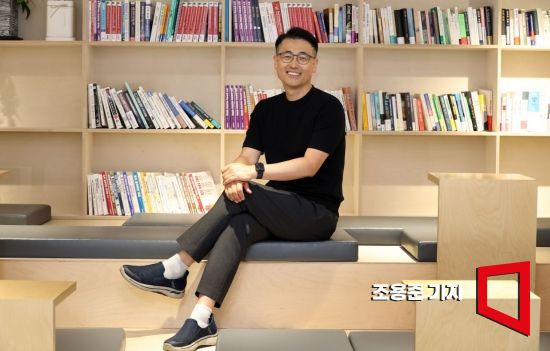 AI혁명-이경일 솔트룩스 대표가 서울 송파구 사무실에서 아시아경제와 인터뷰를 하고 있다. 사진=조용준 기자 jun21@
