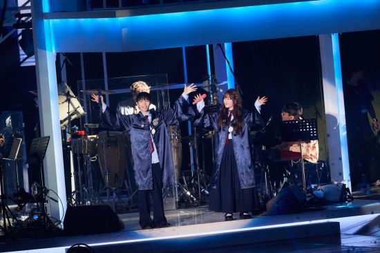 악뮤(AKMU)가 16일 서울 올림픽공원 KSPO DOME에서 '2024 AKMU 10주년 콘서트 [10VE]'를 열고 무대를 선보이고 있다. [사진제공 = YG엔터테인먼트]