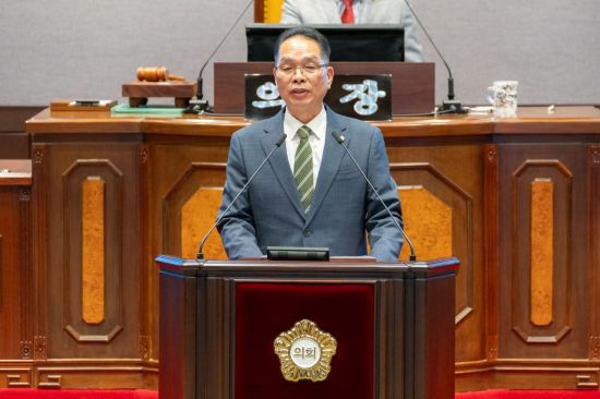 당선 소감을 말하고 있는 복진경 부의장.