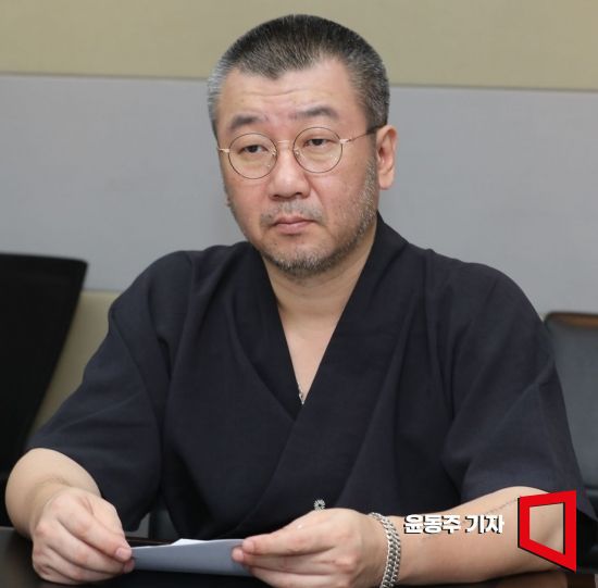 22일 서울 중구 아시아미디어타워에서 '북한의 해킹 실태 진단과 사이버 안보 분야 과제'를 주제로 열린 채텀하우스 좌담회에서 이진 사이버안보연구소(NCSL) 소장이 발언하고 있다. 윤동주 기자 doso7@