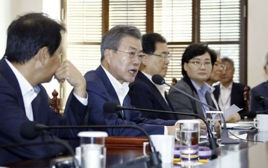 2018년 10월 10일 오전 문재인 대통령이 청와대에서 수석ㆍ보좌관회의를 주재하며 음주운전 처벌강화를 주문하고 있다. [아시아경제 자료사진]