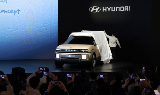 31일 경기도 현대모터스튜디오 고양에서 현대자동차 수소콘셉트카가 공개되고 있다. 조용준 기자