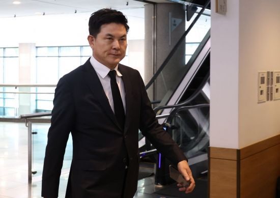 김태호 국민의힘 의원이 24일 서울 송파구 서울아산병원에 마련된 고 이상득 전 국회부의장의 빈소로 향하고 있다. 사진=조용준 기자