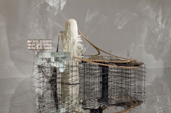 이불, 나의 거대서사_바위에 흐느끼다, 2005. [사진제공 = 리움미술관]