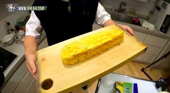 윤석열 대통령이 지난 2021년 국민의힘 대권주자 시절 SBS 예능 프로그램 '집사부일체'에 출연해 직접 만든 계란말이. SBS '집사부일체'
