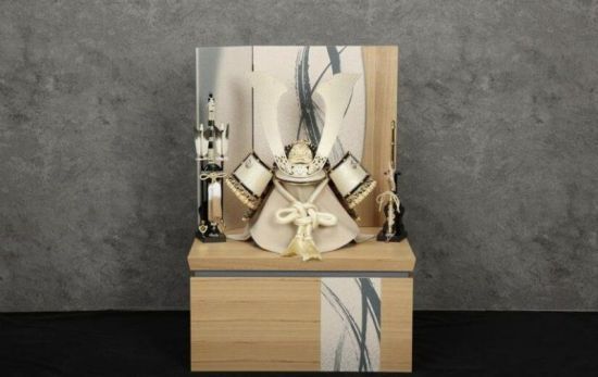 이시바 시게루 일본 총리가 7일(현지시간) 도널드 트럼프 미국 대통령과 정상회담에서 선물한 '사무라이 투구'의 모습. 연합뉴스