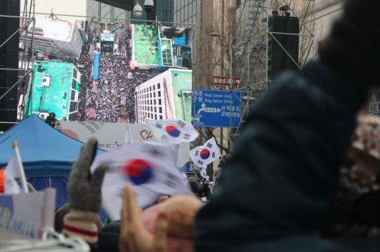 지난 15일 오후 광주 금남로 일대에서 보수성향 개신교 단체 세이브코리아가 국가비상기도회를 열고 윤석열 대통령 탄핵 반대와 석방을 촉구하고 있다. 송보현 기자