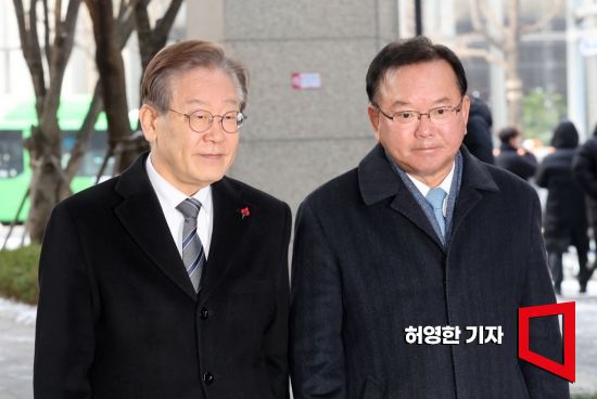 김부겸 전 국무총리는 이날 YTN 라디오에 출연해 "민주당이 진보적 영역을 담당해 왔다는 건 역사적 사실로, 이 정체성이 단순한 선언으로 바뀔 수 있는 문제는 아니다"고 비판했다. 허영한 기자