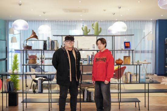 공동 제1저자 장원식 연구원(우측), 이명진 연구원.