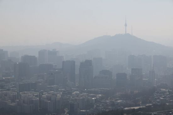 기온 올라가자 미세먼지 가득. 연합뉴스
