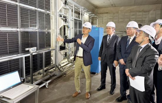 24일 오후 '친환경 초미세먼지 저감기술 실증사업' 개발 성과 시연회가 서대전네거리역에서 열렸다. / 대전교통공사