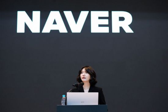 26일 경기도 성남시 네이버 그린팩토리에서 열린 제26기 주주총회에서 발언하고 있는 최수연 네이버 대표