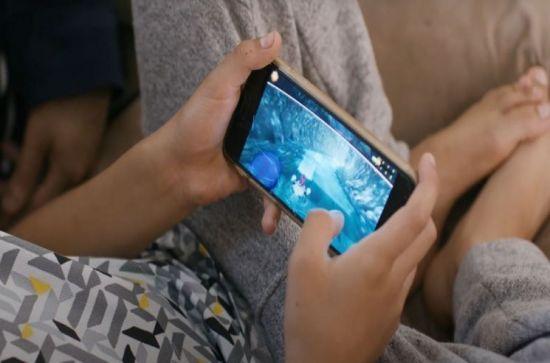 엔데버알엑스를 이용해 치료 중인 아동. 게임을 통해 아동의 주의력을 개선한다. Akili Interactive 홈페이지.