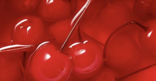 유럽연합(EU)에서 FD&C 적색 3호 색소는 체리 빛깔을 더 선명하게 만들 때 투입된다. 게티 이미지