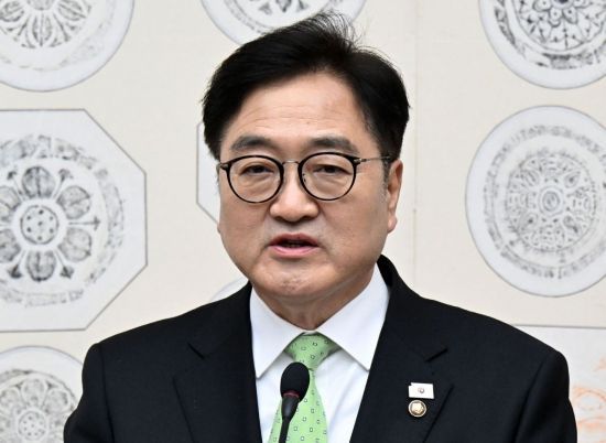 우원식 국회의장이 윤석열 전 대통령에 대한 헌재의 파면이 선고된 4일 국회에서 대국민담화를 하고 있다. 2025.4.4 김현민 기자