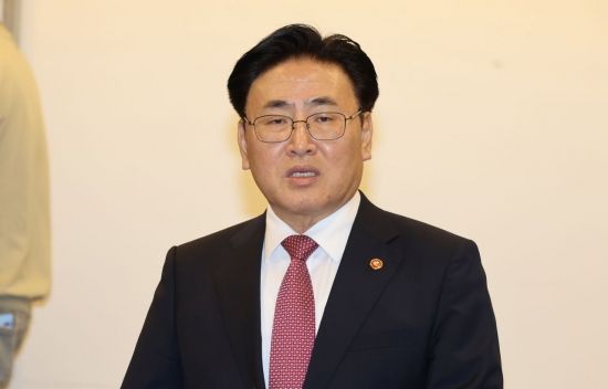 유상임 과학기술정보통신부 장관이 13일 서울 중구 대한상공회의소에서 열린 과기정통부 장관-통신사 CEO 간담회에서 발언하고 있다. 이날 간담회에는 김영섭 KT 대표, 유영상 SK텔레콤 대표, 황현식 LG유플러스가 참석했다. 조용준 기자