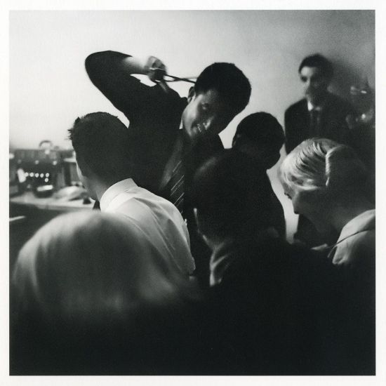 백남준의 콘서트 '피아노 포르테를 위한 연습곡' 모습을 담은 사진. 백남준아트센터