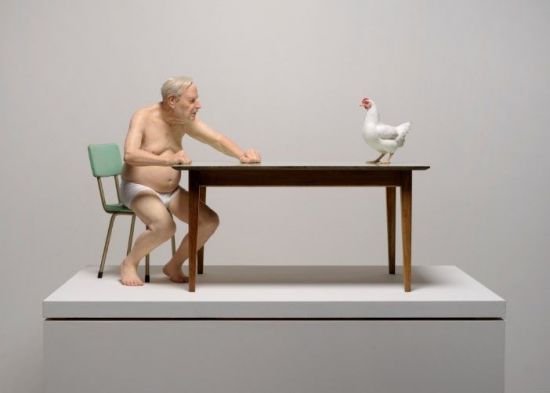 론 뮤익의 '치킨/맨'. 국립현대미술관