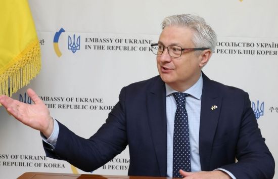 드미트로 포노마렌코 주한 우크라이나 대사가 서울 용산구 대사관에서 아시아경제와 인터뷰 하고 있다. 조용준 기자