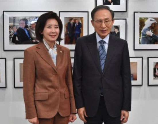 앞서 제21대 대통령 선거 출마를 선언한 나 의원은 14일 오후 서초구 청계재단에서 이명박 전 대통령을 만나 "통합해가는 경선을 만들어가겠다"고 말했다. 나경원 인스타그램