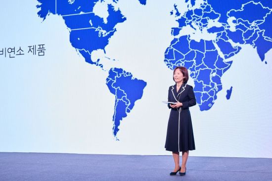 윤희경 한국필립모리스 대표이사.