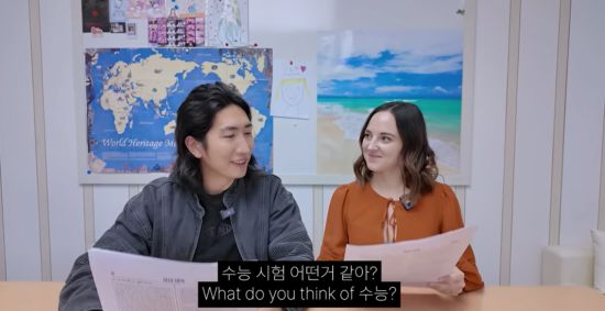 캘리쌤 부부가 캘리쌤 채널의 '수능영어, 미국 전교 1등이 풀면?' 콘텐츠 영상에 출연한 모습이다. 유튜브 화면 캡처.