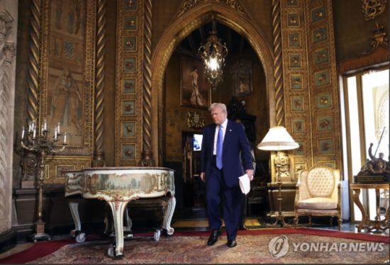 마러라고 자택의 황금색 장식.  AP 연합뉴스