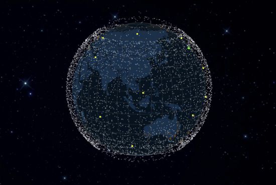스타링크의 저궤도 위성 운영현황을 3D로 표시한 그림. 새틀라이트맵(satellitemap.space) 제공