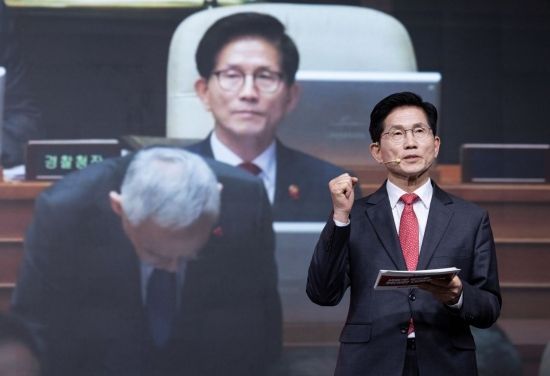 김문수 국민의힘 경선 후보가  18일 서울 강서구 ASSA아트홀에서 열린 국민의힘 '제21대 대통령후보자 1차 경선 비전대회'에서 비전을 발표하고 있다.  2025.4.18 국회사진기자단