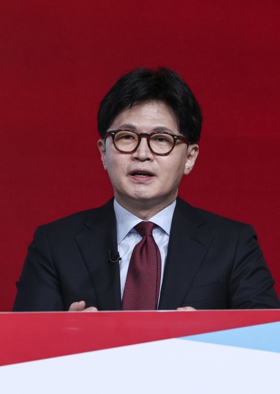 20일 서울 강서구 ASSA아트홀에서 열린 국민의힘 제21대 대통령 후보자 1차 경선 조별 토론회에서 B조 한동훈 후보가 발언하고 있다. 국회사진기자단