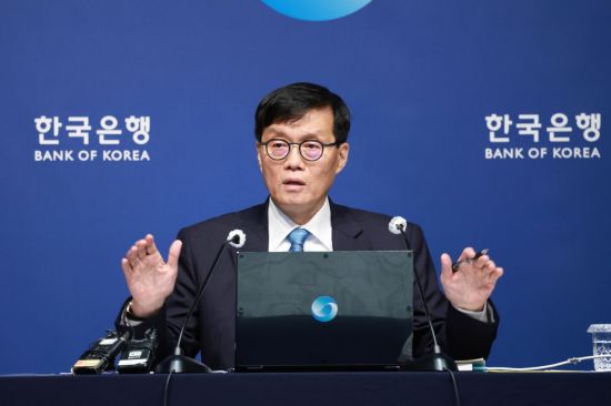 이창용 한국은행 총재가 지난 17일 금융통화위원회 기준금리 동결 후 열린 통화정책방향 관련 기자간담회에서 발언하고 있다. 한국은행