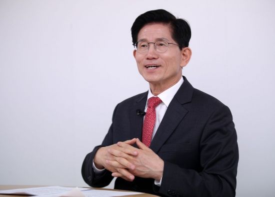 김문수 국민의힘 대통령선거 경선 후보가 18일 서울 여의도 캠프 사무실에서 아시아경제와 인터뷰를 하고 있다. 2025.4.18 김현민 기자