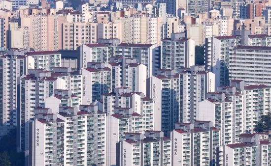 서울 남산에서 바라본 서울 시내 아파트 단지 모습. 연합뉴스