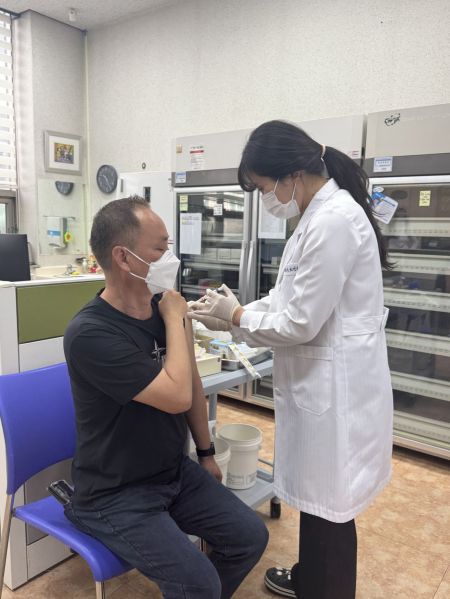 정읍시가 60세 이상 어르신을 대상으로 폐렴구균 무료 예방 접종을 실시한다. 정읍시 제공