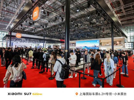 상해모터쇼를 찾은 사람들. 레이쥔 SNS