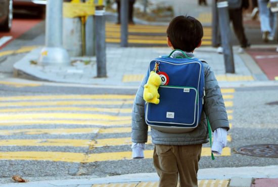 젊은 교사 중 60%가 이직을 고려하고 있다는 조사결과가 나왔다. 특히 초등학교 교사의 비율이 높았다. 연합뉴스