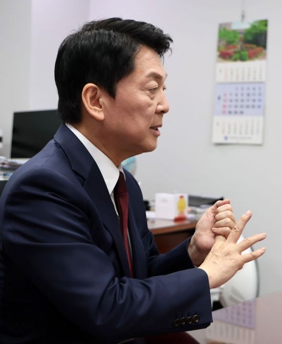 안철수 국민의힘 대선경선 후보가 아시아경제와 인터뷰를 하고 있다. 윤동주 기자