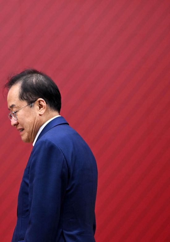 홍준표 전 대구 시장이 지난달 29일 국민의힘 대선 후보 2차 경선에서 탈락한 직후 탈당과 정계 은퇴를 선언했다. 국회사진기자단