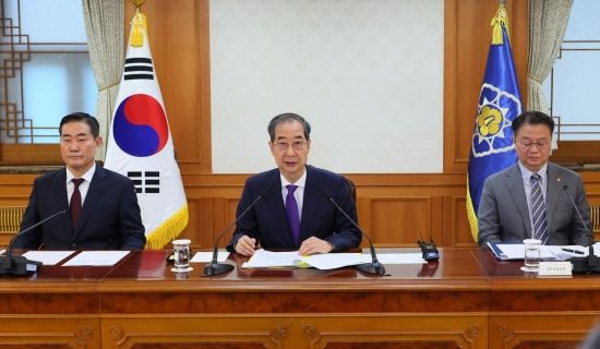 한덕수 대통령 권한대행 국무총리가 1일 서울 종로구 정부서울청사에서 열린 안보관계장관회의에 참석, 발언하고 있다. 2025.5.1 [총리실제공]